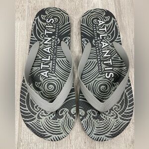 Atlantis Paradise Island Bahamas flip-flops black/grey patterned sole Men’s 10.5